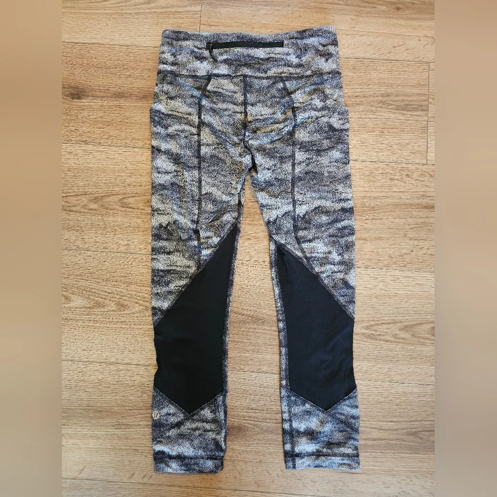 Lululemon Athletica Black and Gray Women's Leggings